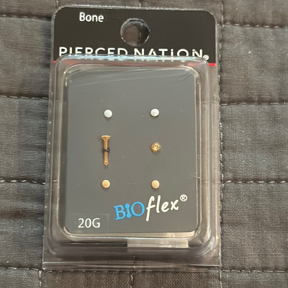 ♠️⚡️Nose Bone - Picture 1 of 3